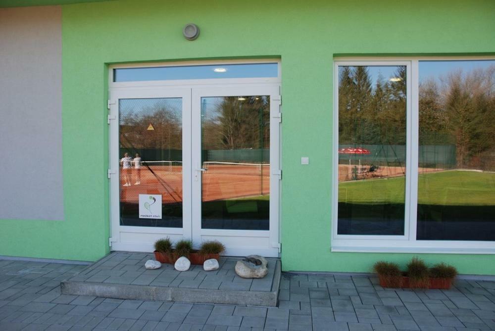 Penzion Rocket Club Lučenec Extérieur photo